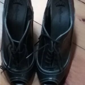 Fergalicious by Fergie
Stylish Black Lace-Up Women's peep toe heels